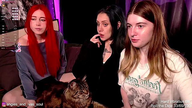 Snapshot of Threesomebabes chatting on 7, 10, 2025 Threesomebabes online show from 7, 10, 2025