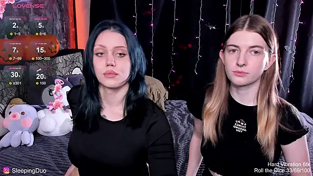 Snapshot of Threesomebabes chatting on 20, 10, 2025 Threesomebabes online show from 20, 10, 2025