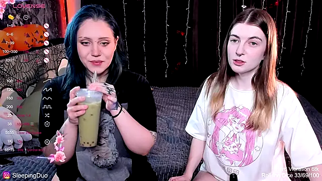 Snapshot of Threesomebabes chatting on 27, 10, 2025 Threesomebabes online show from 27, 10, 2025