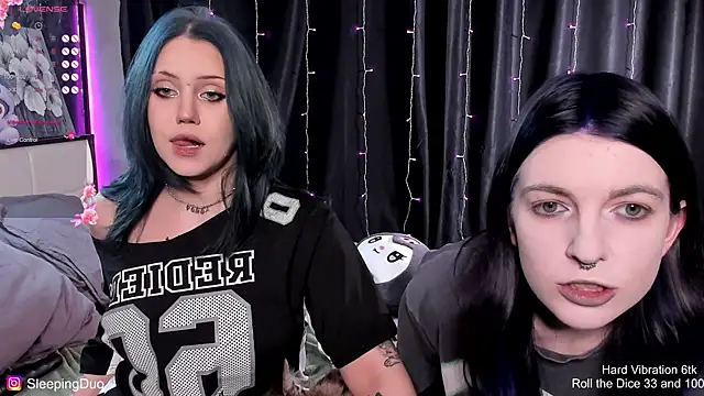 Snapshot of Threesomebabes chatting on 19, 12, 2025 Threesomebabes online show from 19, 12, 2025