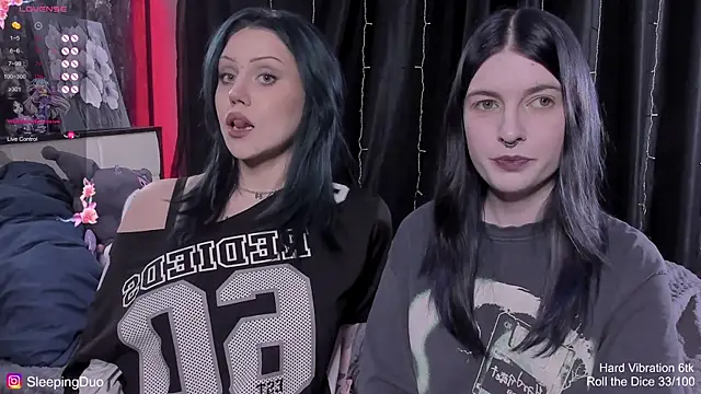 Snapshot of Threesomebabes chatting on 7, 1, 2026 Threesomebabes online show from 7, 1, 2026