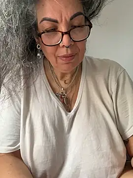 dieseldame1313 online show from 5, 3, 2025