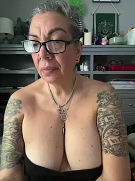 dieseldame1313 online show from 8, 2, 2026