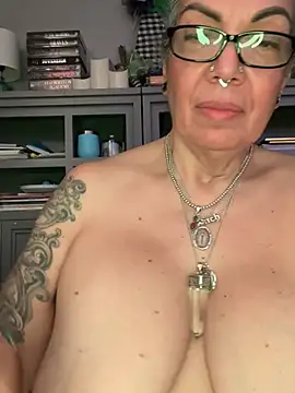 dieseldame1313 online show from 18, 4, 2026