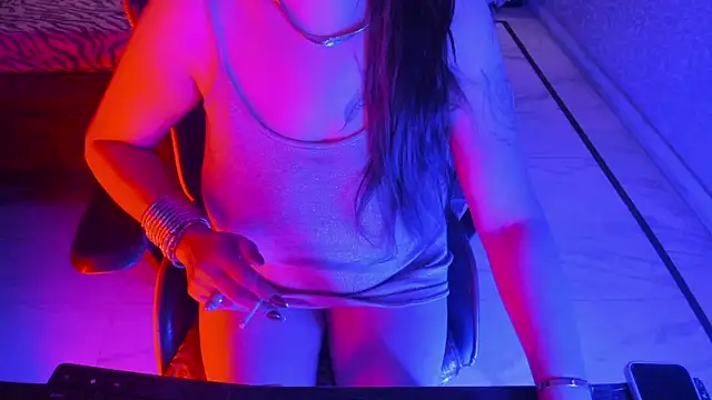 Snapshot of ShylaGill chatting on 11, 11, 2025 ShylaGill online show from 11, 11, 2025