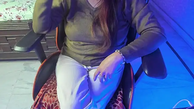 Snapshot of ShylaGill chatting on 4, 12, 2025 ShylaGill online show from 4, 12, 2025