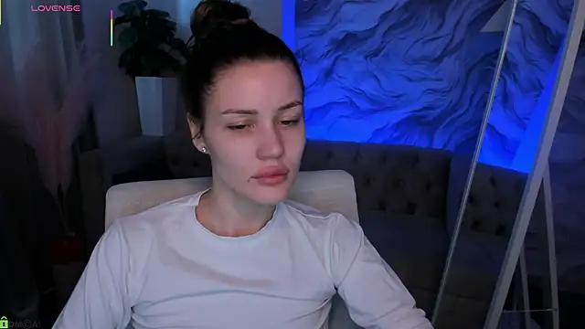 Aria Mila online show from 15, 4, 2026