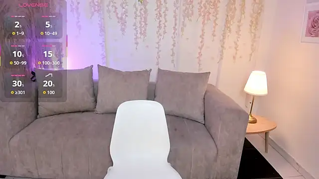 Snapshot of Natti_london chatting on 17, 12, 2025 Natti london online show from 17, 12, 2025