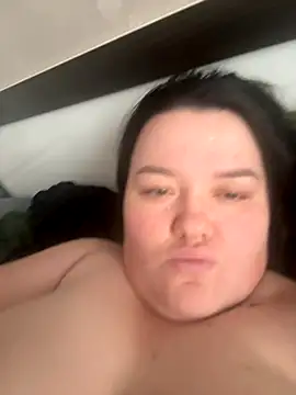 Snapshot of SunnyLeila2101 chatting on 8, 11, 2025 SunnyLeila2101 online show from 8, 11, 2025