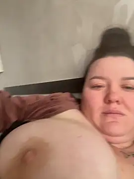 Snapshot of SunnyLeila2101 chatting on 5, 12, 2025 SunnyLeila2101 online show from 5, 12, 2025