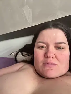 Snapshot of SunnyLeila2101 chatting on 6, 2, 2026 SunnyLeila2101 online show from 6, 2, 2026