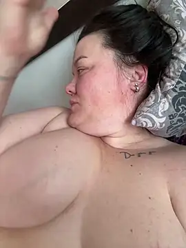 Snapshot of SunnyLeila2101 chatting on 13, 3, 2026 SunnyLeila2101 online show from 13, 3, 2026