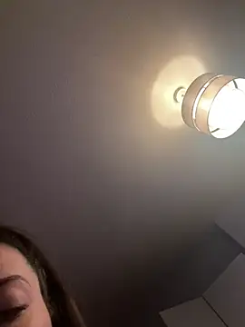 sexyBrunettex1 online show from 19, 5, 2026