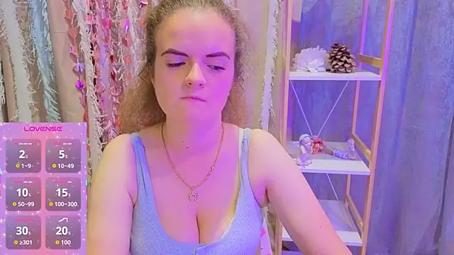 Snapshot of Luisa_Rosee chatting on 28, 10, 2025 Luisa Rosee online show from 28, 10, 2025