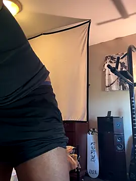 KeYBuMp323 online show from 10, 10, 2025