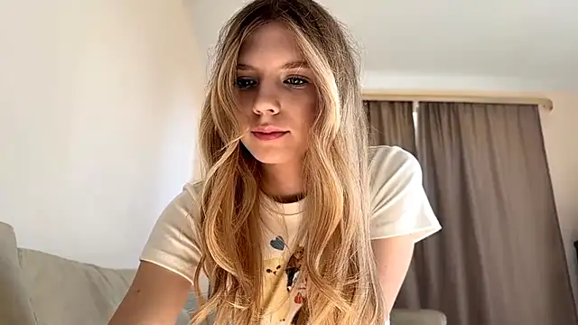Snapshot of FruityXo chatting on 13, 10, 2025 FruityXo online show from 13, 10, 2025