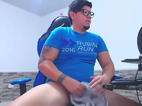 Snapshot of mister_cum1999 chatting on 5, 11, 2025 mister cum1999 online show from 5, 11, 2025