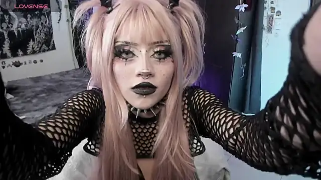 GothKitten666 online show from 17, 7, 2026