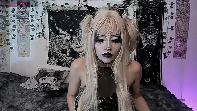 GothKitten666 online show from 18, 7, 2026