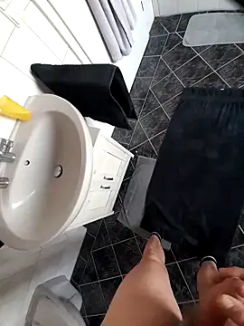 Snapshot of Hoodle-Doodle chatting on 8, 11, 2025 Hoodle-Doodle online show from 8, 11, 2025