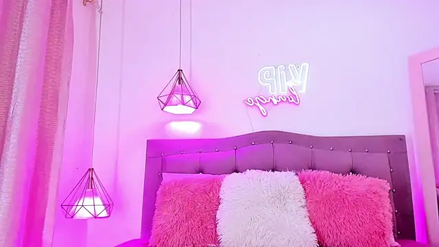 Snapshot of britneyy_stars chatting on 14, 9, 2025 britneyy stars online show from 14, 9, 2025