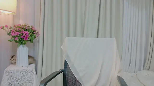 Snapshot of Vessi-babe chatting on 9, 6, 2026 Vessi-babe online show from 9, 6, 2026