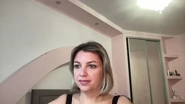 Snapshot of Beautysoul_ chatting on 28, 10, 2025 Beautysoul online show from 28, 10, 2025