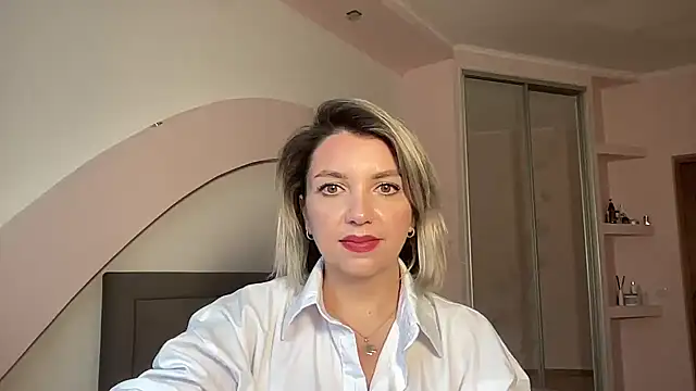 Snapshot of Beautysoul_ chatting on 8, 11, 2025 Beautysoul online show from 8, 11, 2025