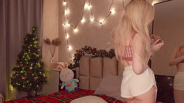 peachii meow online show from 20, 12, 2025