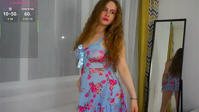 Snapshot of SusannaScholler chatting on 28, 10, 2025 SusannaScholler online show from 28, 10, 2025