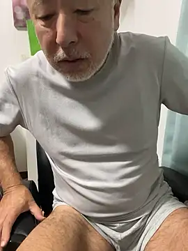 Snapshot of gholly2007 chatting on 14, 9, 2025 gholly2007 online show from 14, 9, 2025