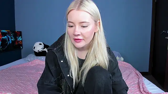 Lillie Berry online show from 4, 6, 2026
