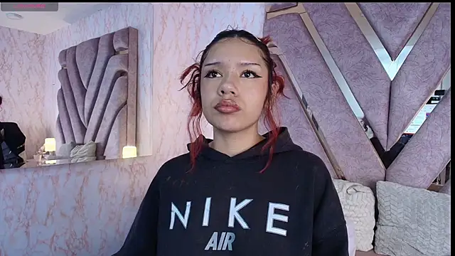 Snapshot of redd_pandaa chatting on 23, 12, 2025 redd pandaa online show from 23, 12, 2025