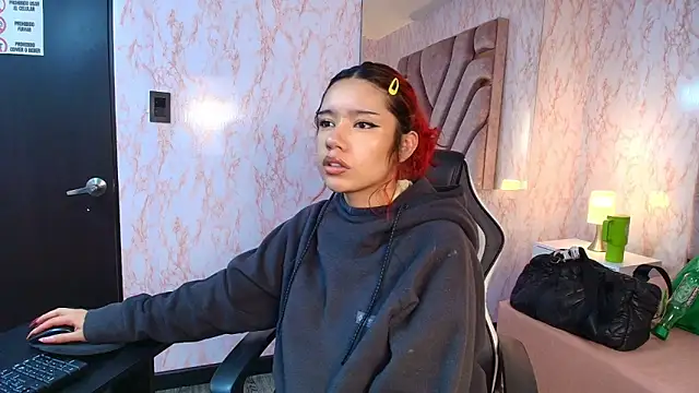 Snapshot of redd_pandaa chatting on 1, 2, 2026 redd pandaa online show from 1, 2, 2026