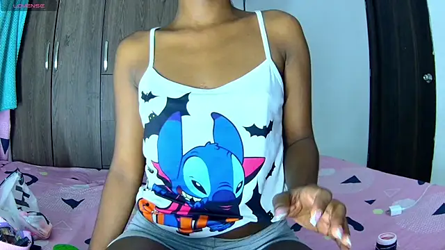 Snapshot of shantall_ebony1 chatting on 12, 10, 2025 shantall ebony1 online show from 12, 10, 2025