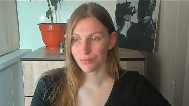 JuliaMuuun online show from 2, 4, 2026