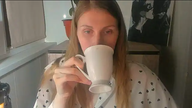 JuliaMuuun online show from 6, 4, 2026