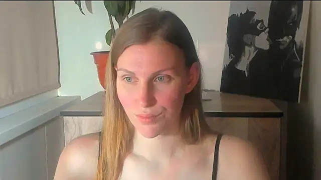 JuliaMuuun online show from 8, 4, 2026