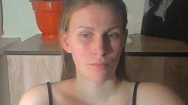 JuliaMuuun online show from 13, 4, 2026