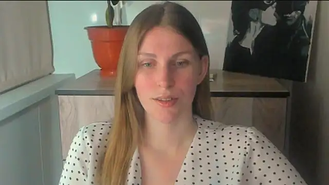 JuliaMuuun online show from 15, 4, 2026