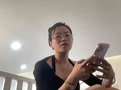 Snapshot of Linh9999- chatting on 15, 10, 2025 Linh9999- online show from 15, 10, 2025