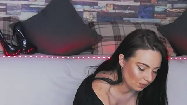 GrayLunna online show from 13, 4, 2026