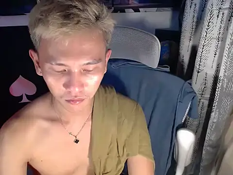 Snapshot of RalfAsian25 chatting on 4, 4, 2026 RalfAsian25 online show from 4, 4, 2026