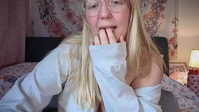 Snapshot of Daisyxoxo_ chatting on 16, 9, 2025 Daisyxoxo online show from 16, 9, 2025