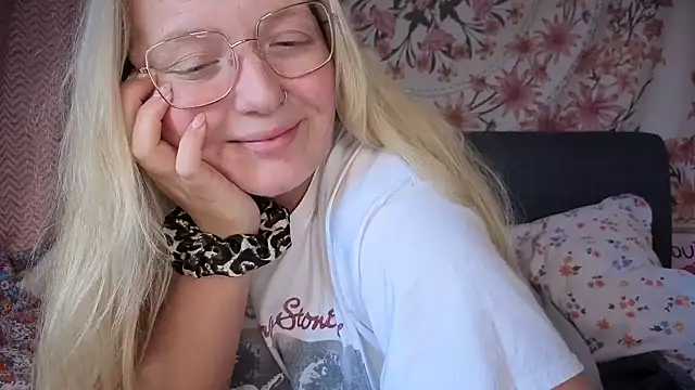 Snapshot of Daisyxoxo_ chatting on 2, 12, 2025 Daisyxoxo online show from 2, 12, 2025