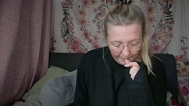 Snapshot of Daisyxoxo_ chatting on 5, 12, 2025 Daisyxoxo online show from 5, 12, 2025