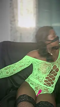 Snapshot of _foreigntitts chatting on 28, 10, 2025 foreigntitts online show from 28, 10, 2025