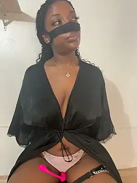 Snapshot of _foreigntitts chatting on 15, 12, 2025 foreigntitts online show from 15, 12, 2025