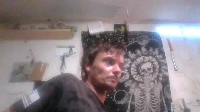 Snapshot of RichardW chatting on 26, 9, 2025 RichardW online show from 26, 9, 2025