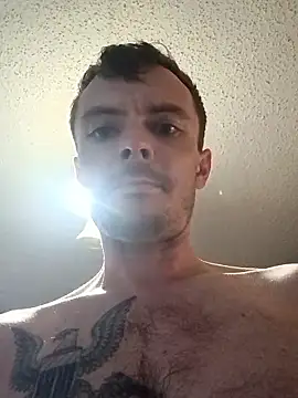 Snapshot of RichardW chatting on 13, 11, 2025 RichardW online show from 13, 11, 2025